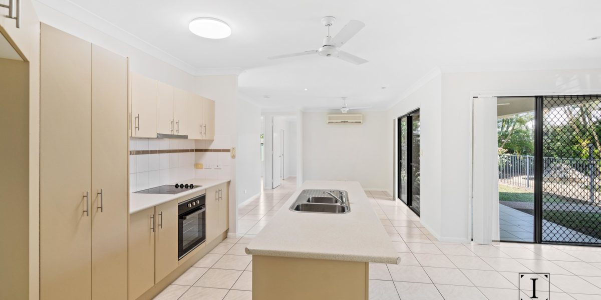 33 Huntley Crescent, Redlynch, QLD 4870 AUS