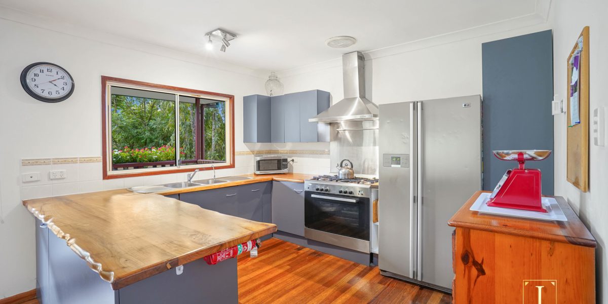 5 Orminston Close, Redlynch, QLD 4870 AUS