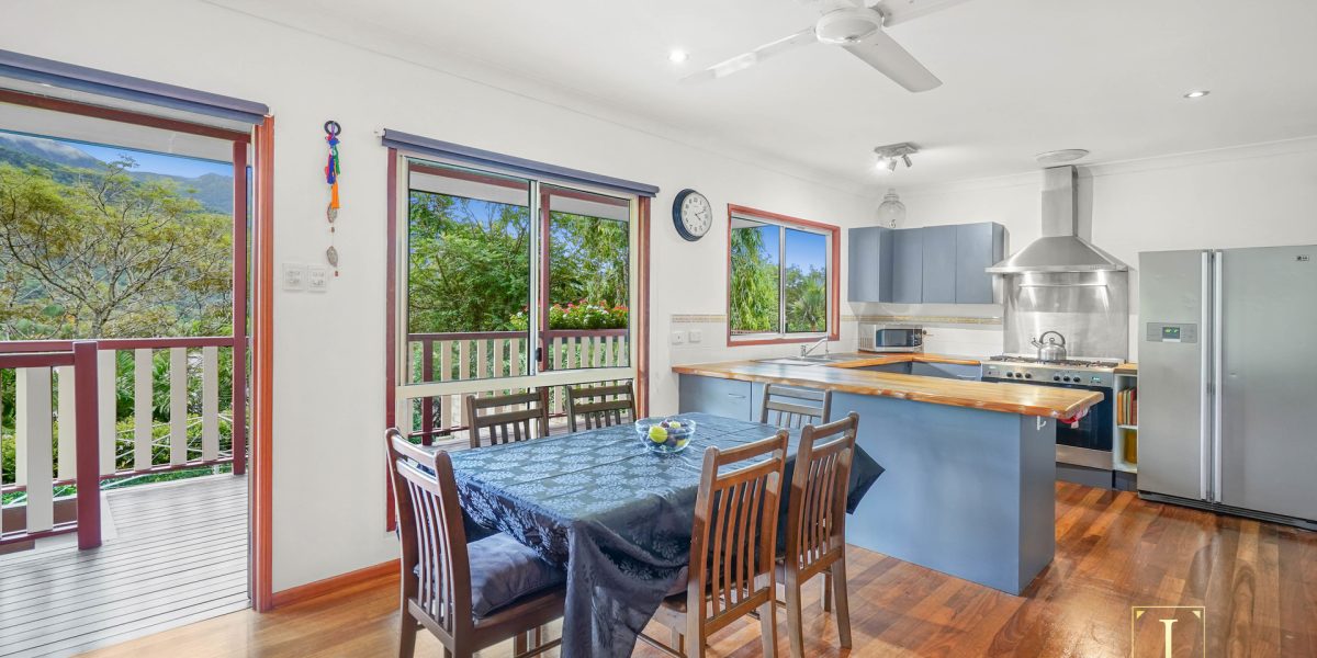5 Orminston Close, Redlynch, QLD 4870 AUS