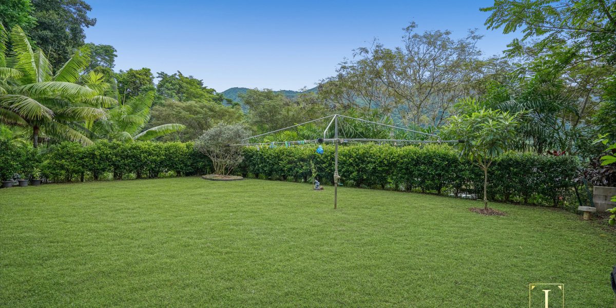 5 Orminston Close, Redlynch, QLD 4870 AUS