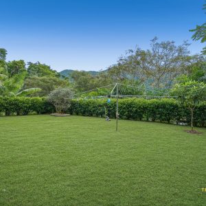 5 Orminston Close, Redlynch, QLD 4870 AUS