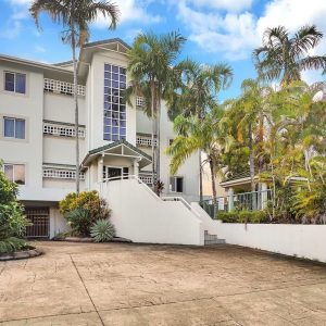 2/40 Moore Street, Trinity Beach, QLD 4879 AUS