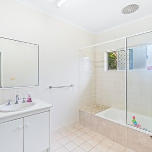 4 Speedy Close, Bentley Park, QLD 4869 AUS