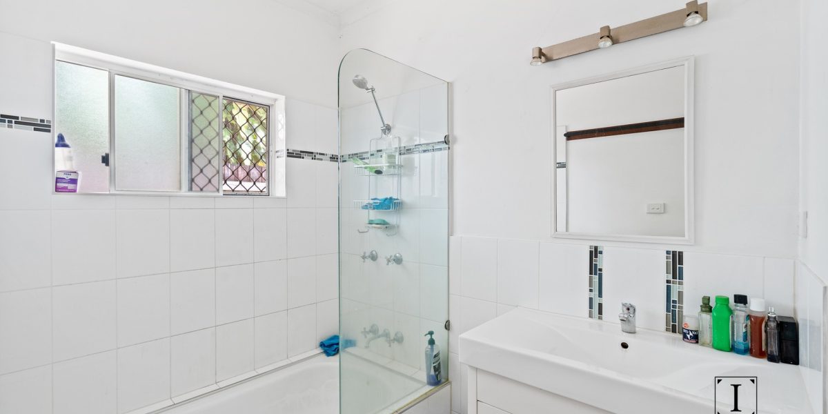 98 Baronia Crescent, Holloways Beach, QLD 4878 AUS