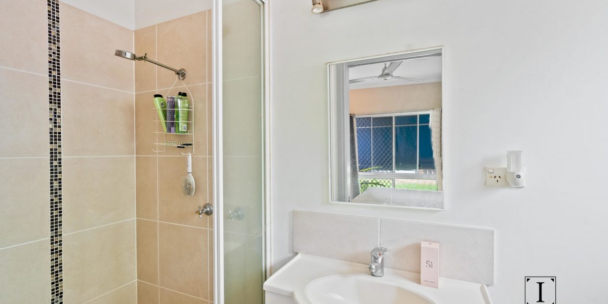 98 Baronia Crescent, Holloways Beach, QLD 4878 AUS