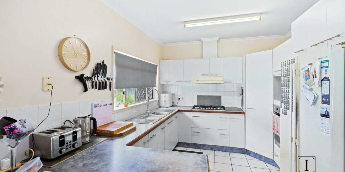98 Baronia Crescent, Holloways Beach, QLD 4878 AUS