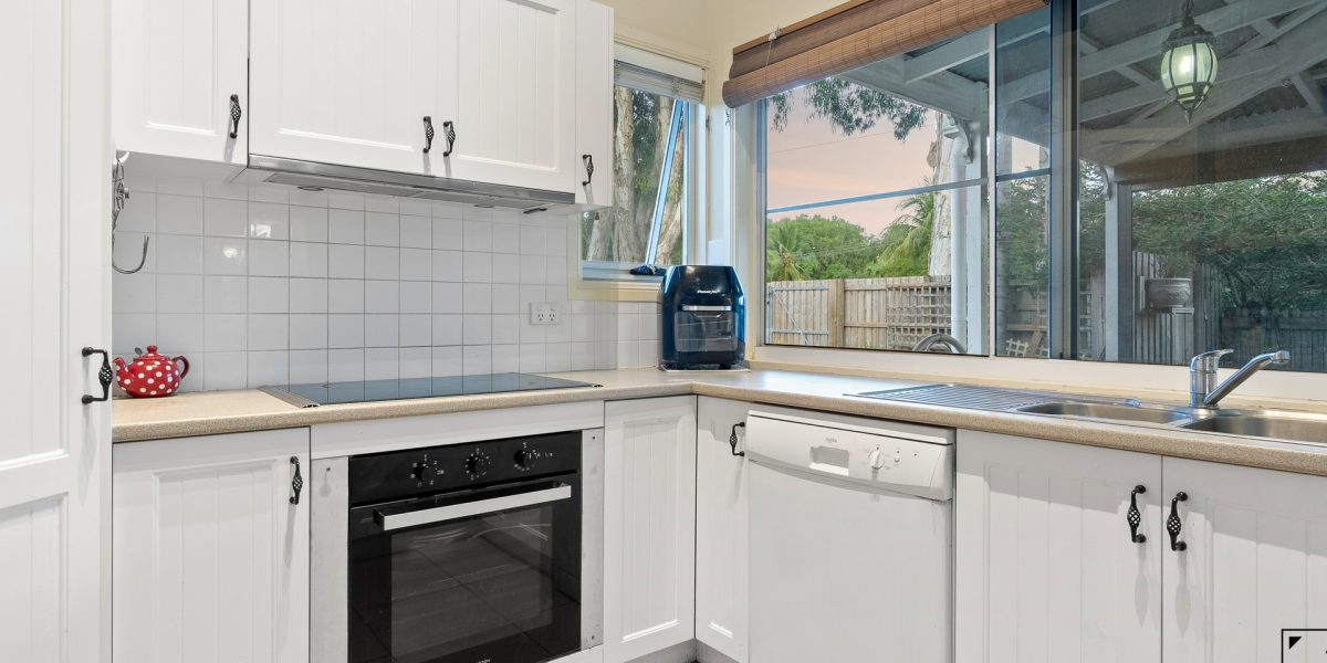 2 Saunders Court, Clifton Beach, QLD 4879 AUS