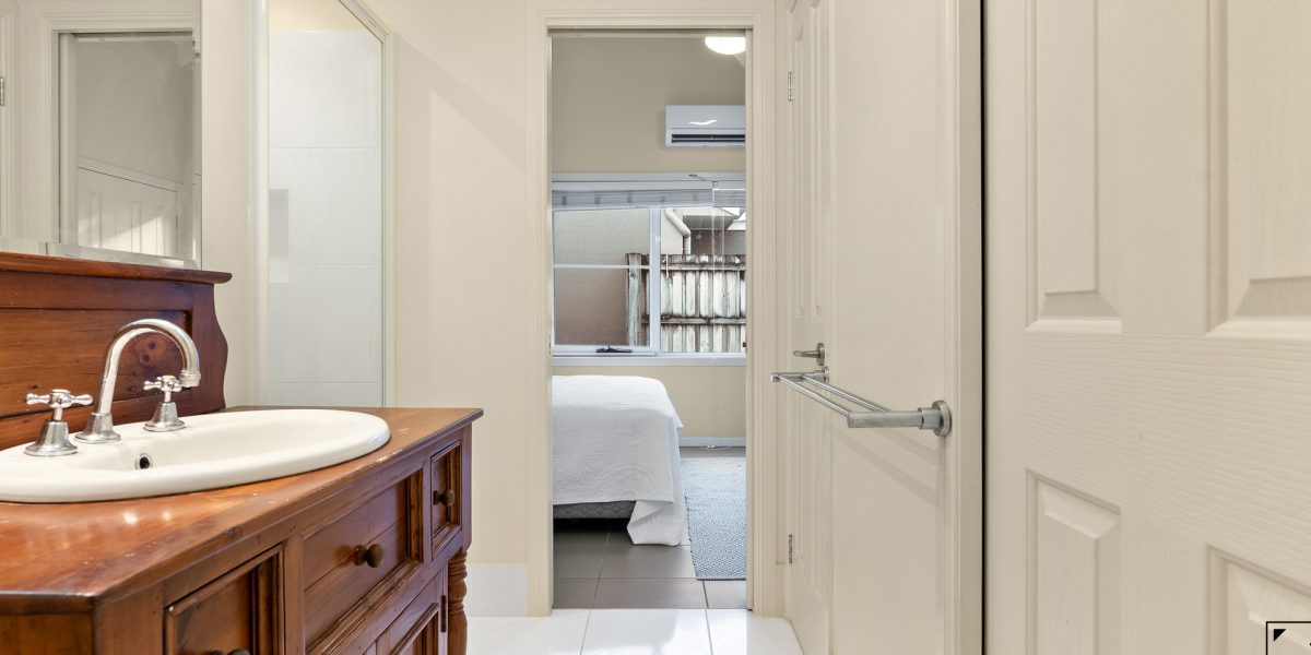 2 Saunders Court, Clifton Beach, QLD 4879 AUS