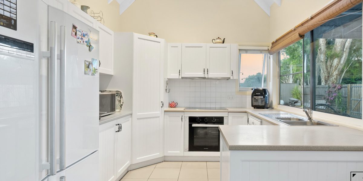 2 Saunders Court, Clifton Beach, QLD 4879 AUS