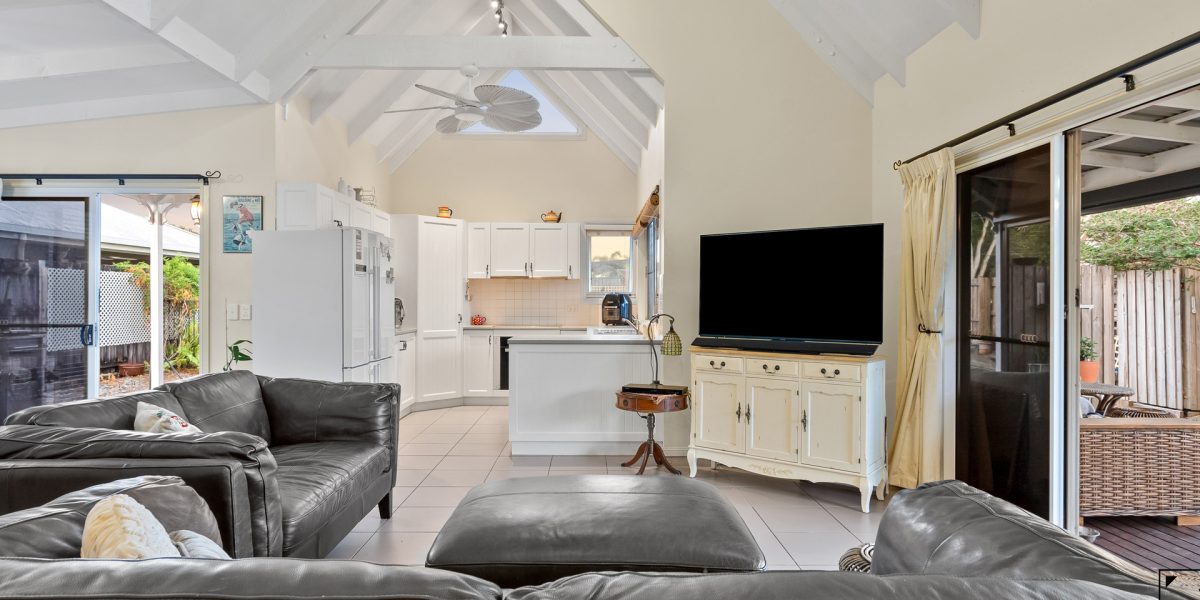 2 Saunders Court, Clifton Beach, QLD 4879 AUS