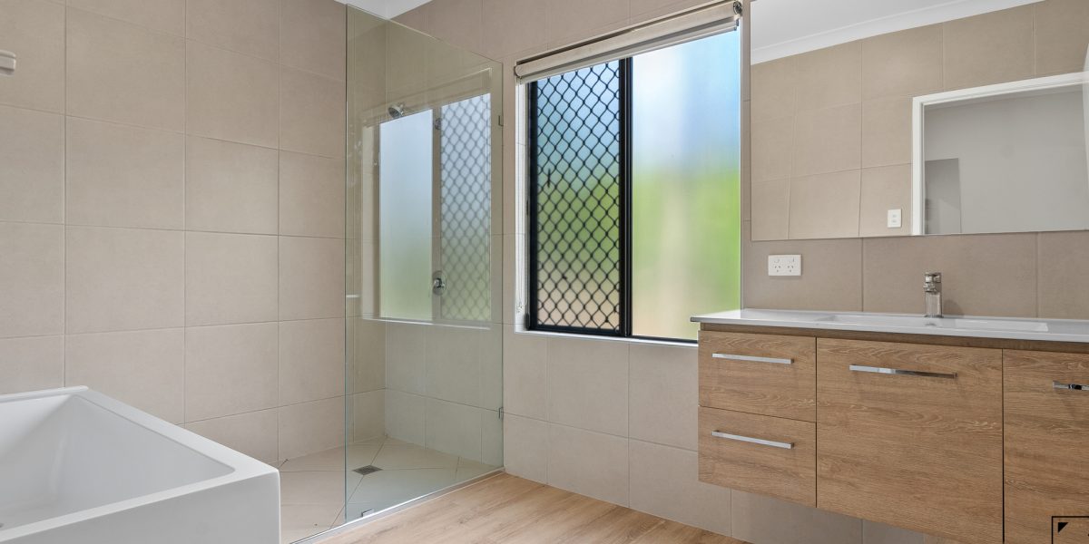 40-42 Gavin Hamilton Close, Redlynch, QLD 4870 AUS