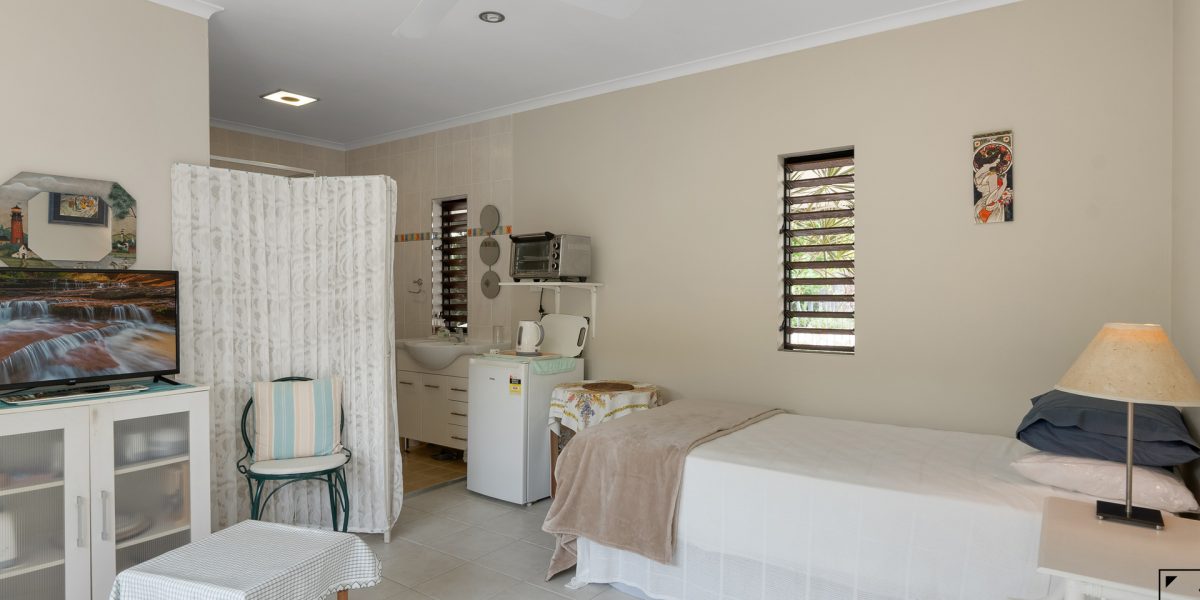 10 Castaways Close, Kewarra Beach, QLD 4879 AUS