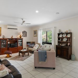 10 Castaways Close, Kewarra Beach, QLD 4879 AUS