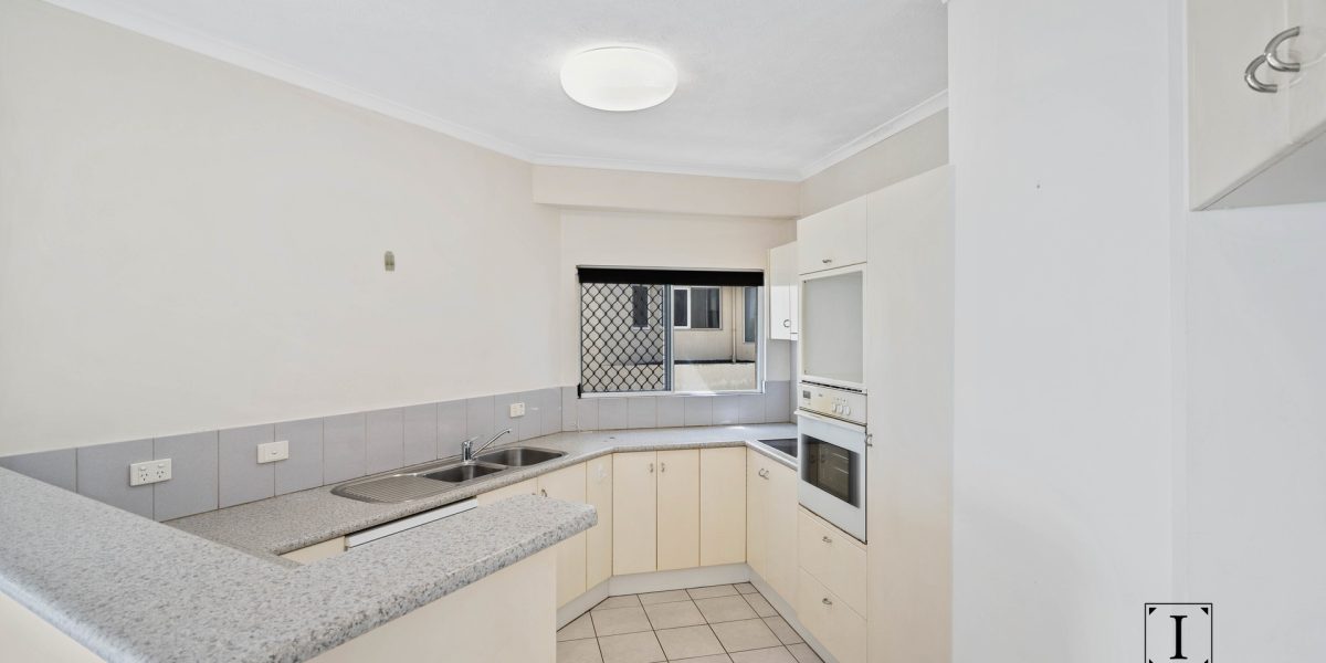 2/40 Moore Street, Trinity Beach, QLD 4879 AUS