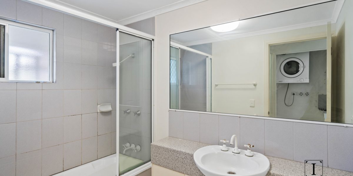 2/40 Moore Street, Trinity Beach, QLD 4879 AUS