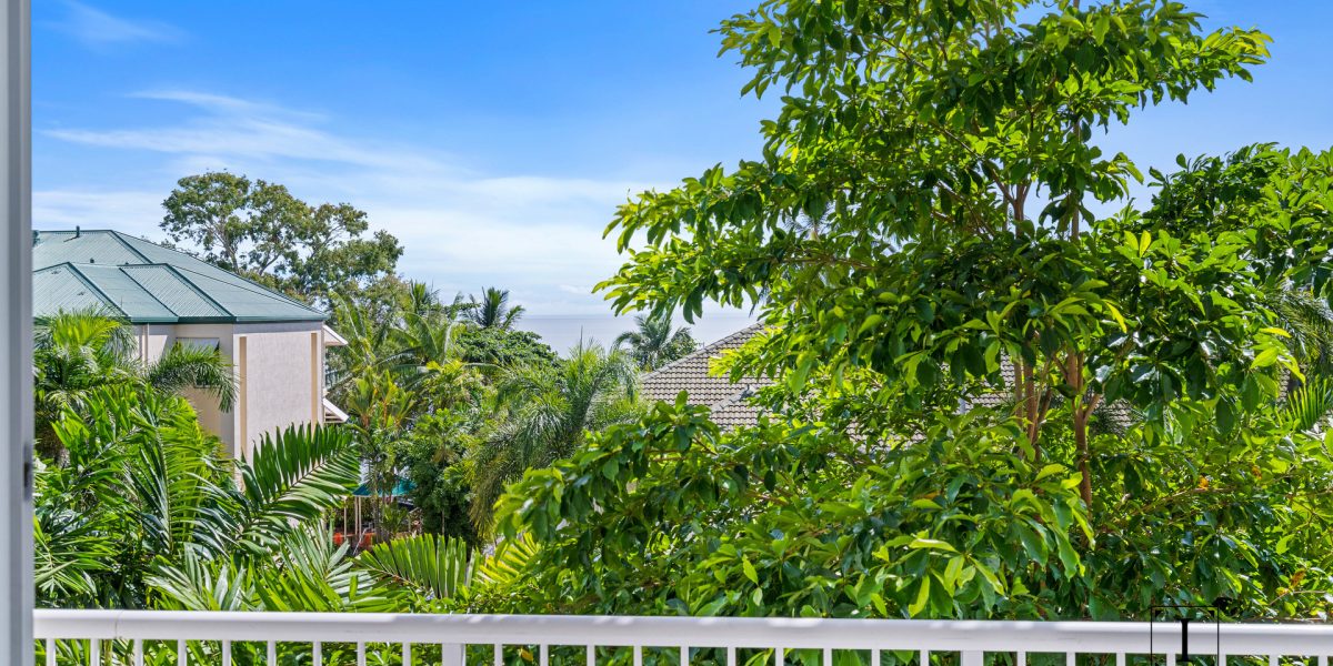2/40 Moore Street, Trinity Beach, QLD 4879 AUS