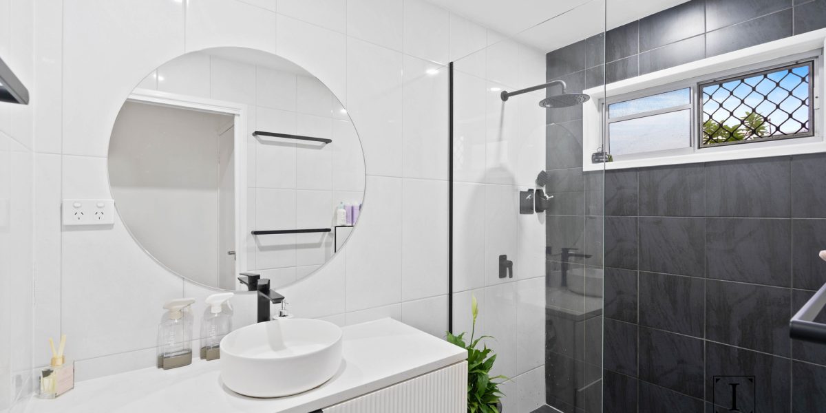 1 Fabris Street, Mooroobool, QLD 4870 AUS