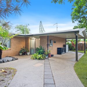 1 Fabris Street, Mooroobool, QLD 4870 AUS