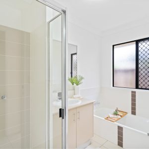 8 Heysen Close, Redlynch, QLD 4870 AUS