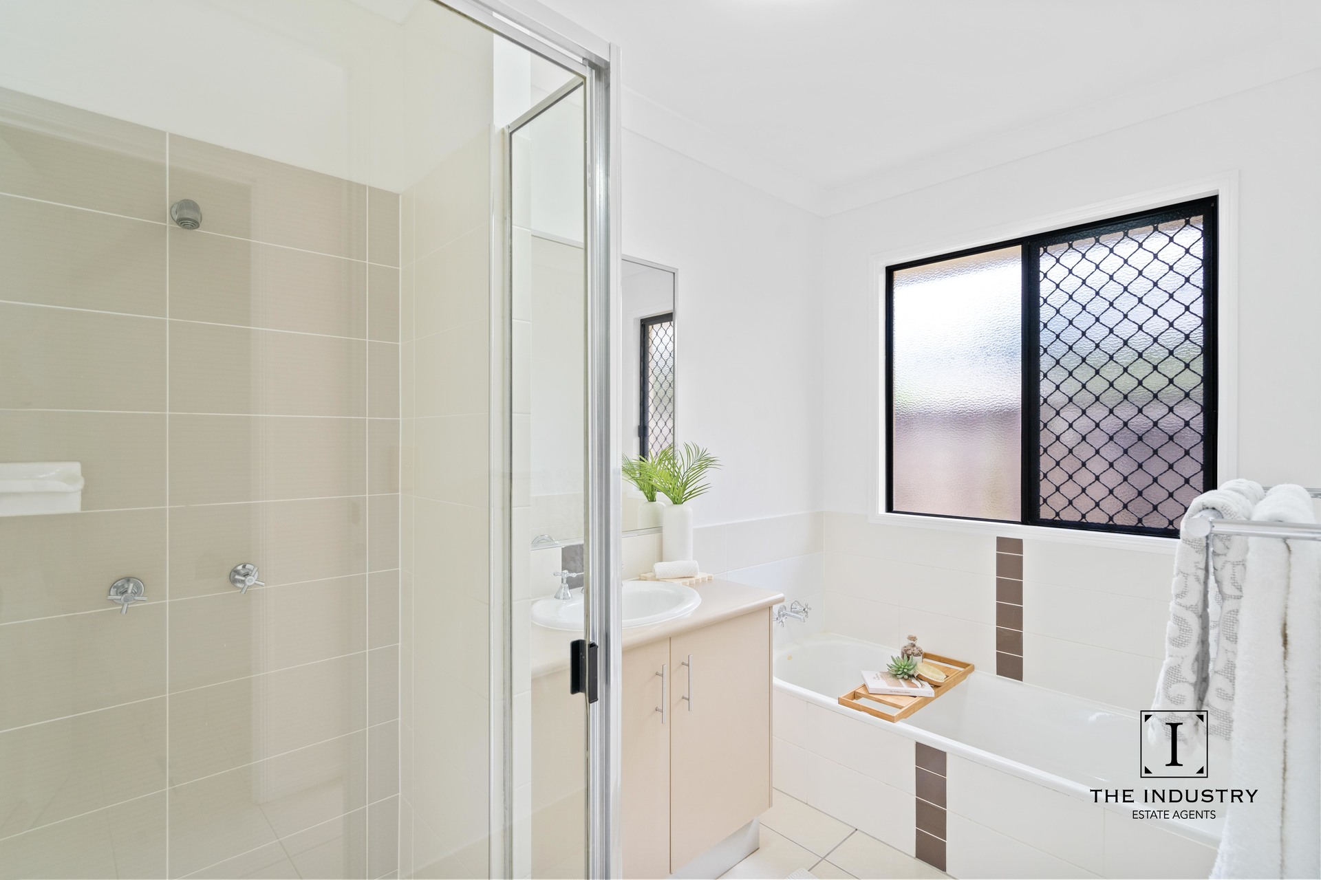 8 Heysen Close, Redlynch, QLD 4870 AUS