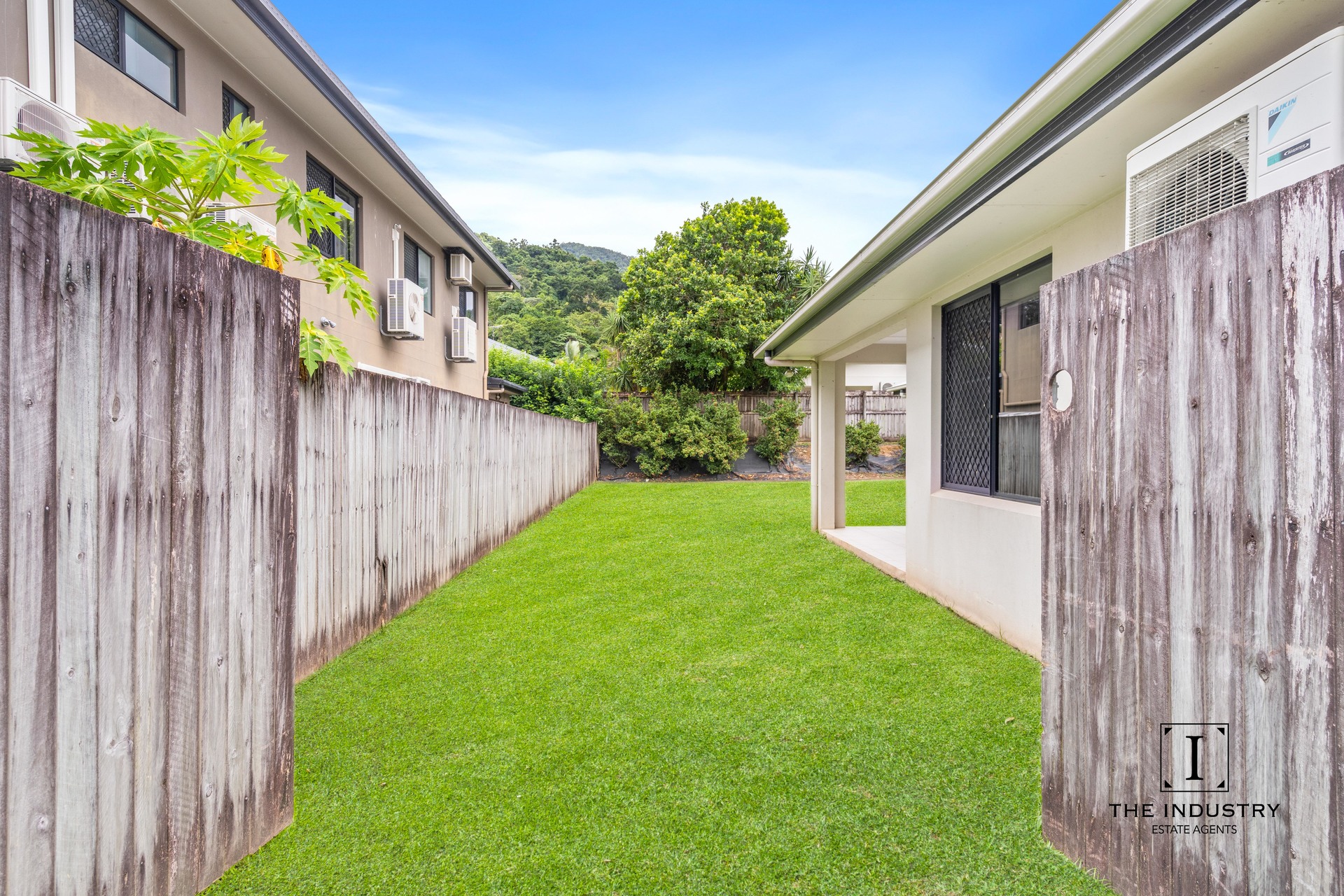 8 Heysen Close, Redlynch, QLD 4870 AUS