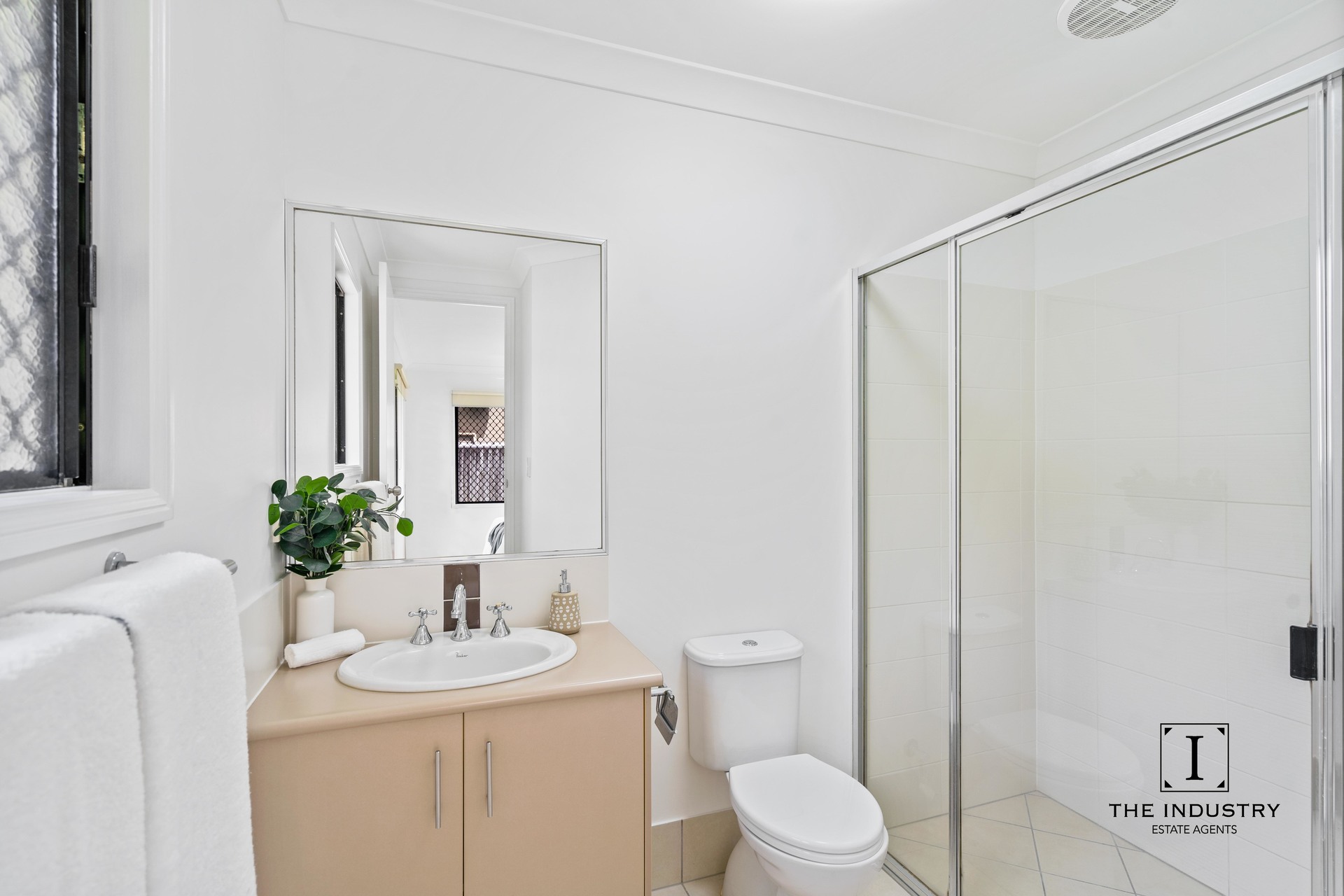 8 Heysen Close, Redlynch, QLD 4870 AUS