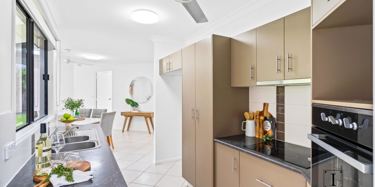 8 Heysen Close, Redlynch, QLD 4870 AUS
