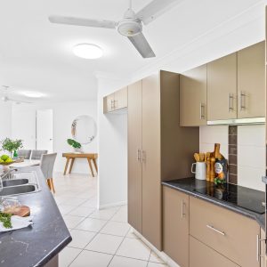 8 Heysen Close, Redlynch, QLD 4870 AUS