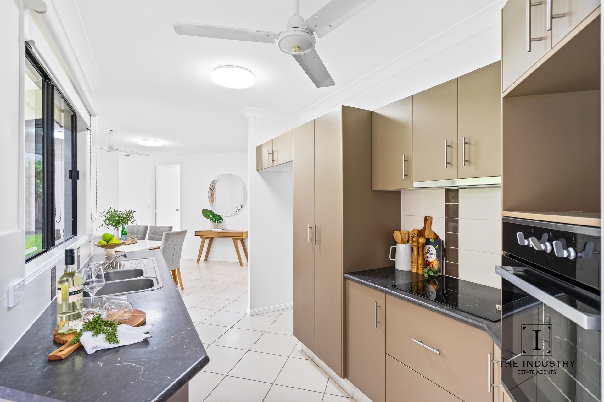 8 Heysen Close, Redlynch, QLD 4870 AUS
