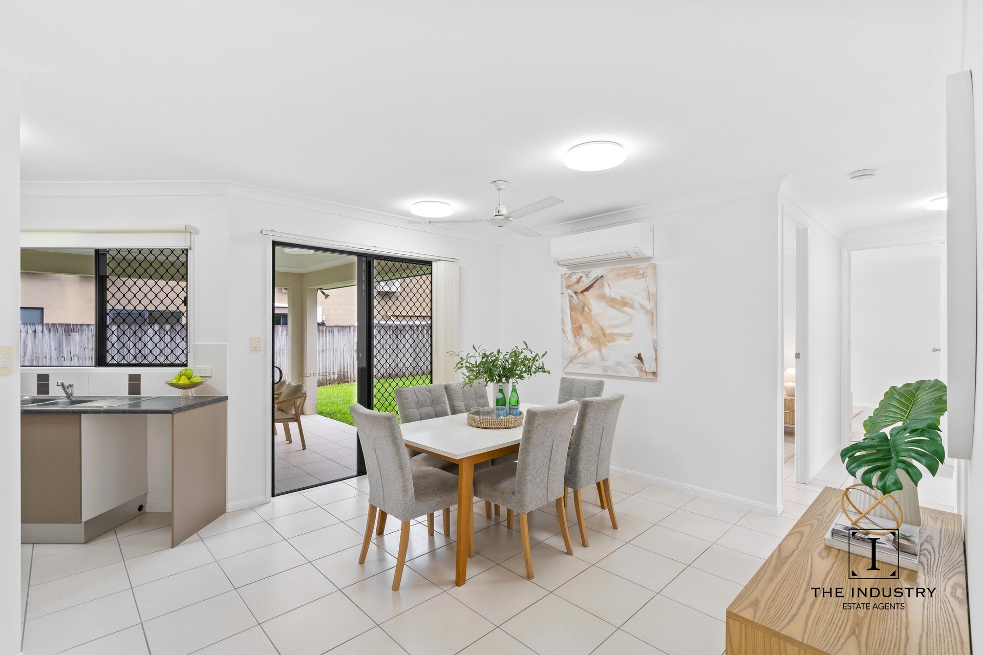 8 Heysen Close, Redlynch, QLD 4870 AUS