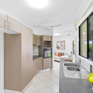 8 Heysen Close, Redlynch, QLD 4870 AUS