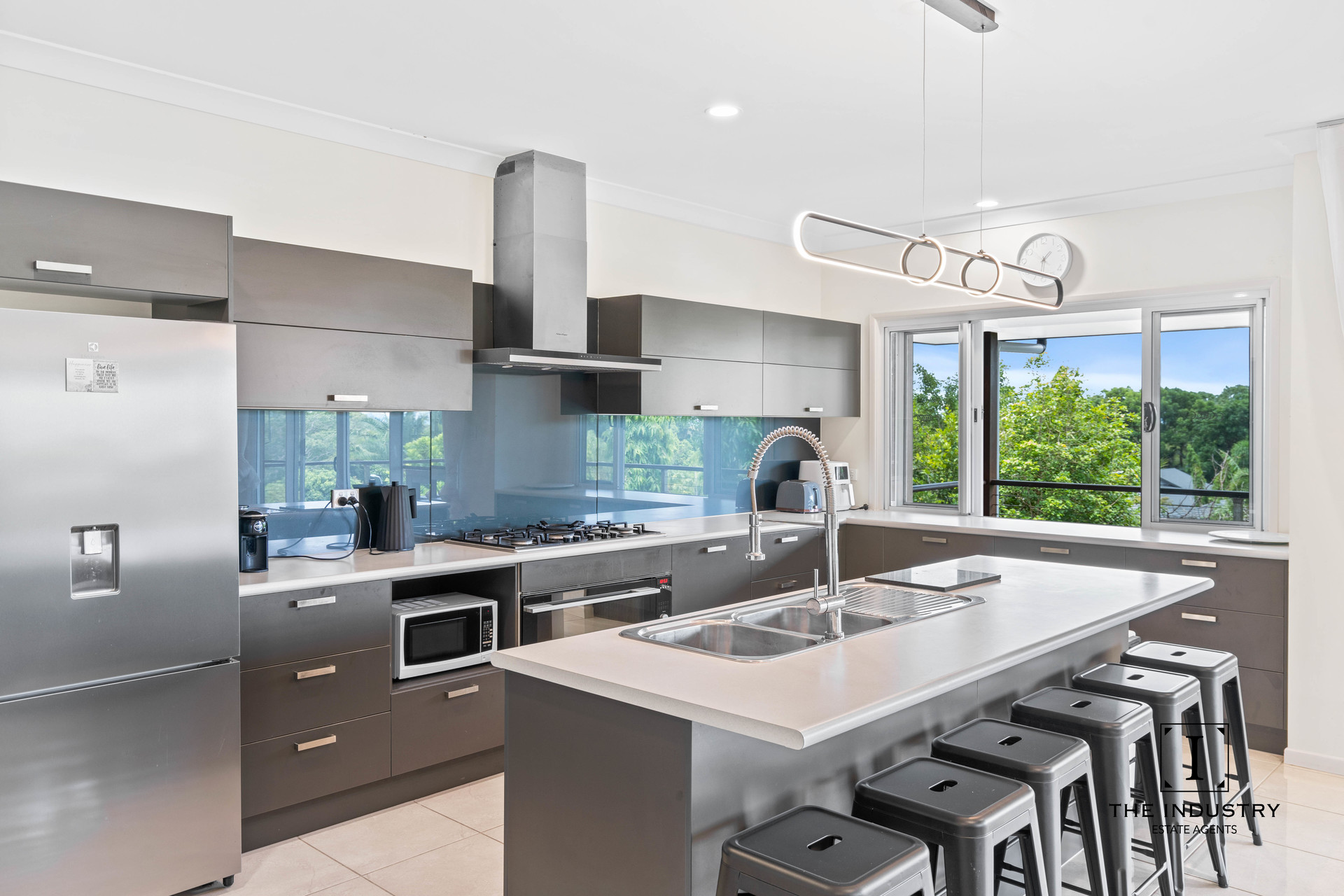 8 Seascape Close, Palm Cove, QLD 4879 AUS