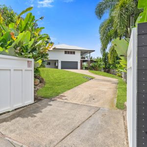 8 Seascape Close, Palm Cove, QLD 4879 AUS
