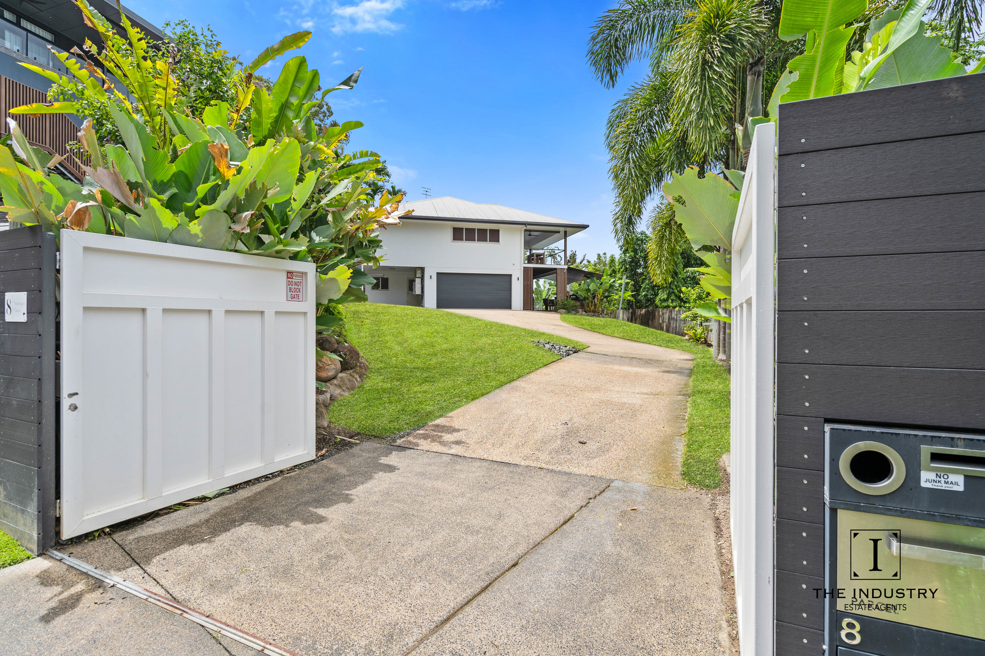 8 Seascape Close, Palm Cove, QLD 4879 AUS
