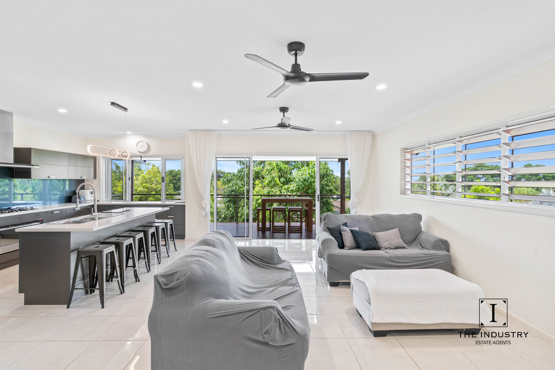 8 Seascape Close, Palm Cove, QLD 4879 AUS