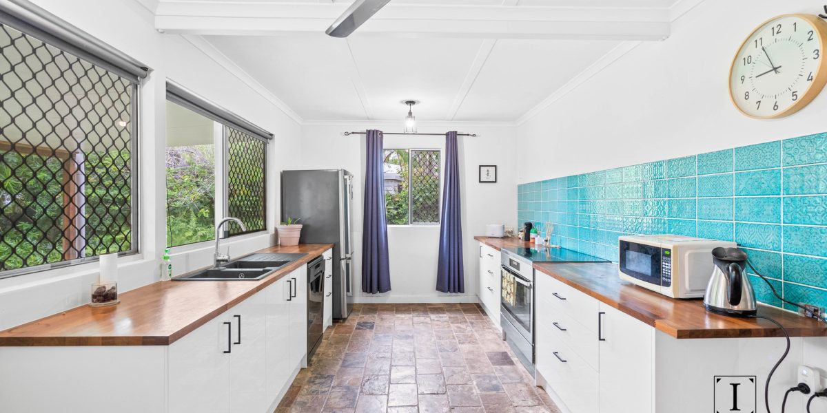 12 Ash Street, Holloways Beach, QLD 4878 AUS