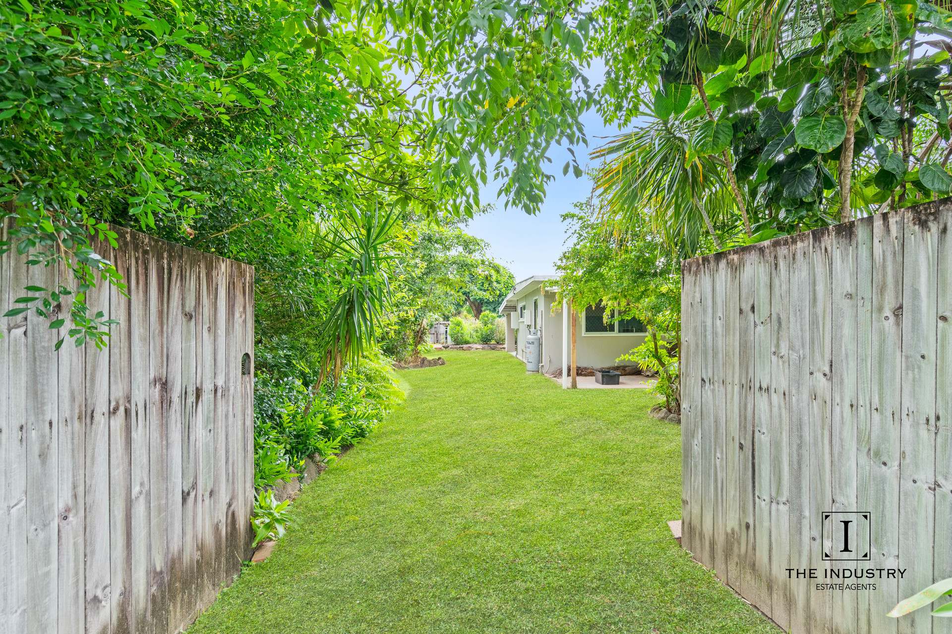 12 Ash Street, Holloways Beach, QLD 4878 AUS