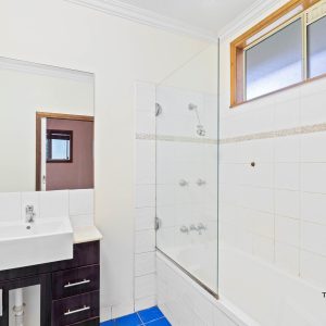 274 Robert Road, Bentley Park, QLD 4869 AUS