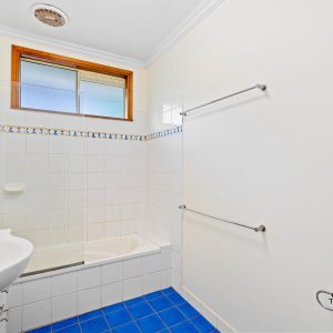 274 Robert Road, Bentley Park, QLD 4869 AUS