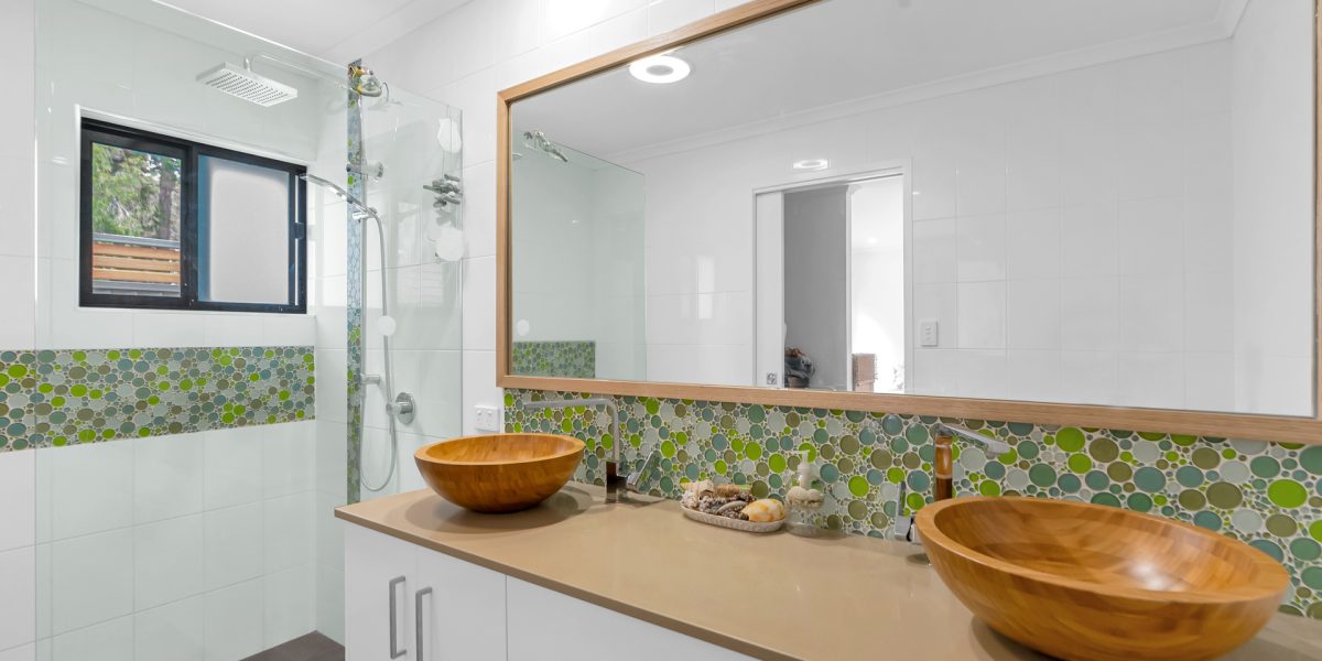 21 Maple Street, Holloways Beach, QLD 4878 AUS