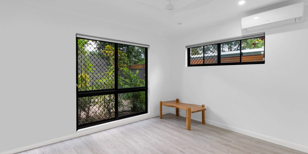 21 Maple Street, Holloways Beach, QLD 4878 AUS