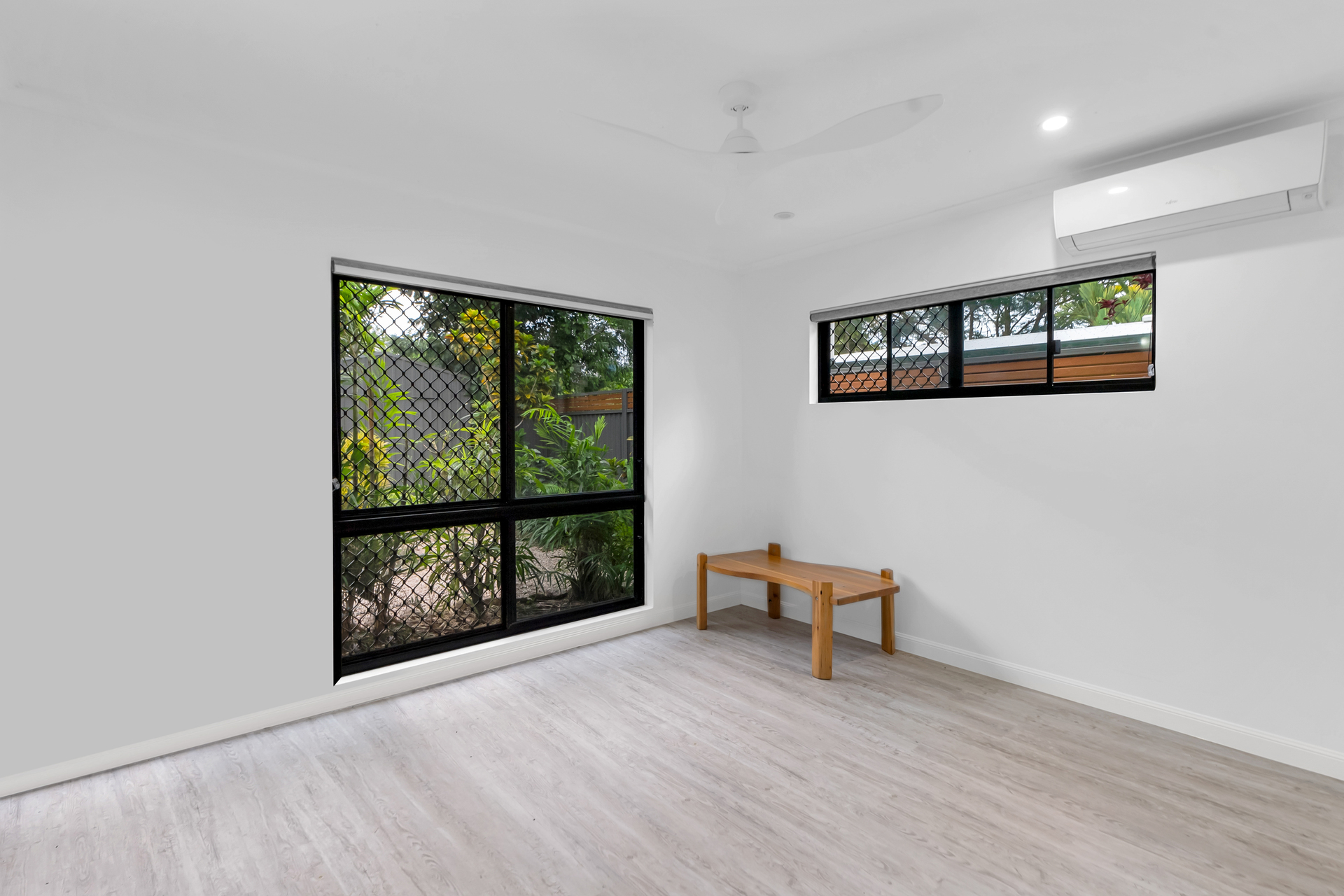 21 Maple Street, Holloways Beach, QLD 4878 AUS