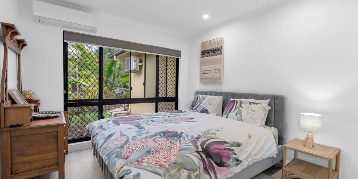 21 Maple Street, Holloways Beach, QLD 4878 AUS