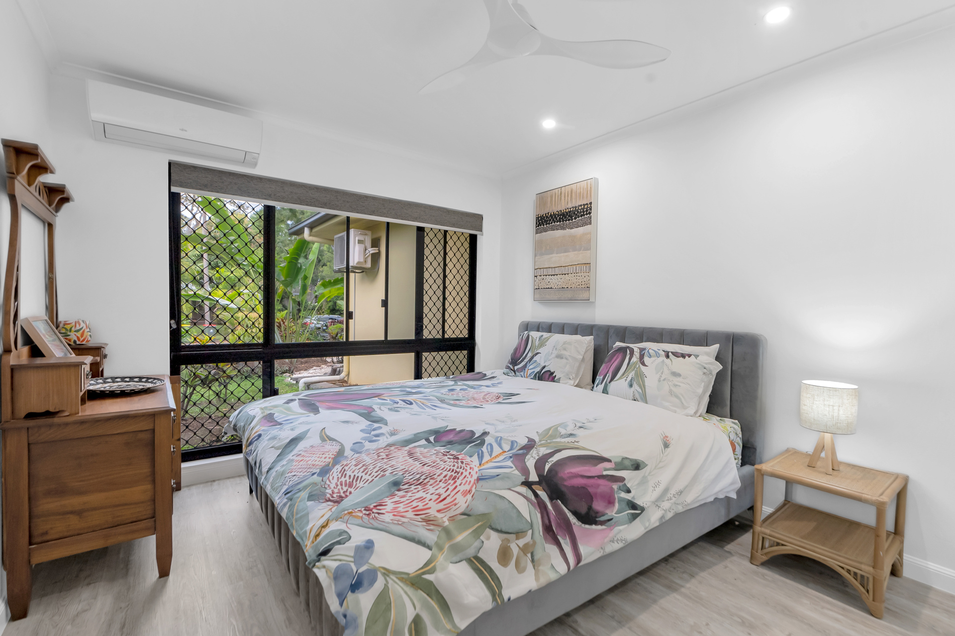 21 Maple Street, Holloways Beach, QLD 4878 AUS