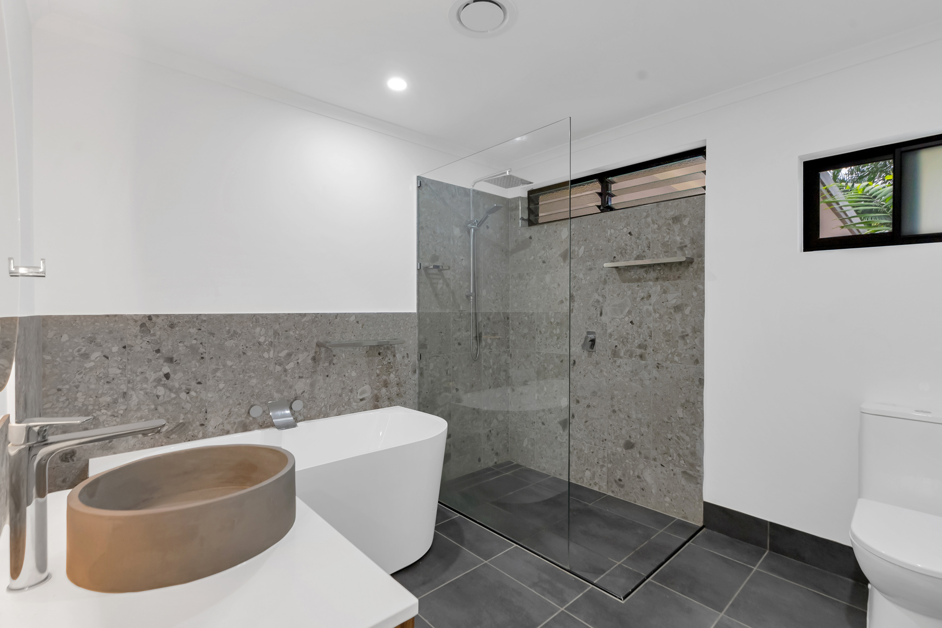 21 Maple Street, Holloways Beach, QLD 4878 AUS
