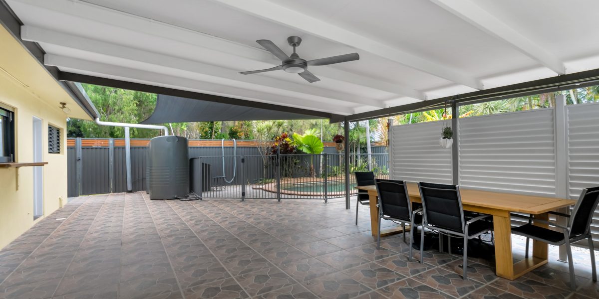 21 Maple Street, Holloways Beach, QLD 4878 AUS