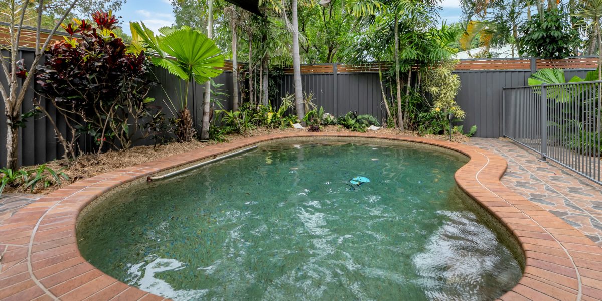 21 Maple Street, Holloways Beach, QLD 4878 AUS