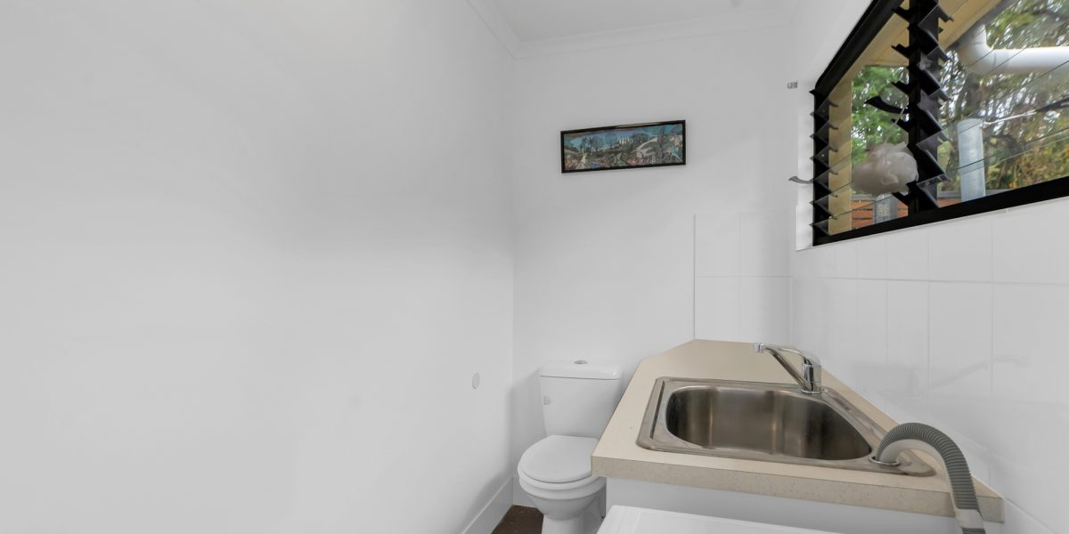 21 Maple Street, Holloways Beach, QLD 4878 AUS