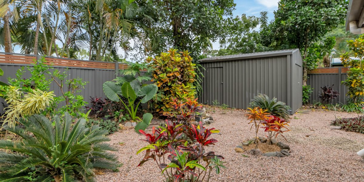21 Maple Street, Holloways Beach, QLD 4878 AUS