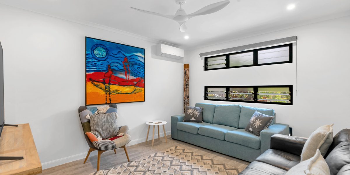 21 Maple Street, Holloways Beach, QLD 4878 AUS